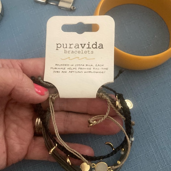 Lot of jewelry. What you see is what you get for one low price. - Picture 8 of 13